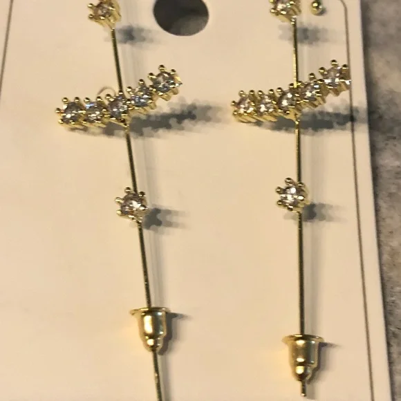 - Earrings - Picture 5 of 6